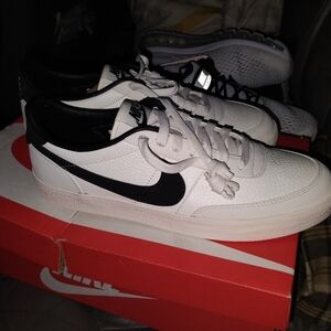 Nike shoes size 10 kill shot